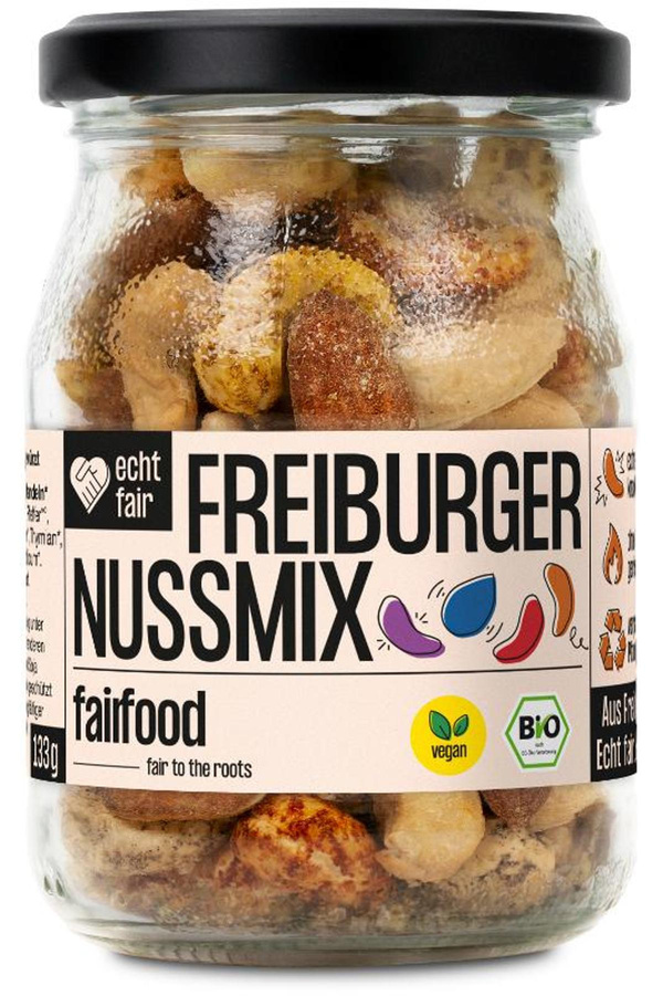 Produktfoto zu Faire Bio-Nüsse direkt importiert aus dem Anbauland. In Freiburg geröstet und nachhaltig verpackt im wiederverwendbaren Pfandglas.